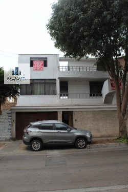 VENDO CASA EN URB  SANTA CECILIA BELLAVISTA